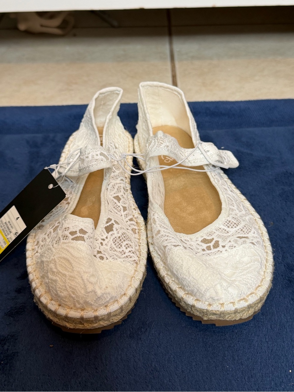 Girls White Lace Mary Jane Espadrille Flats – Kids Size 4 – NWT